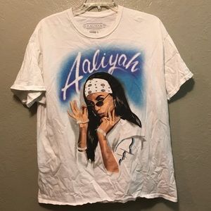 AALIYAH T SHIRT 🦋💙
